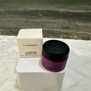 New Mac Cosmetics Lip Scrubtious Scrub Summer Berry Purple